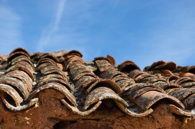 Adobe Evi üzerindeki çatı kiremitleri, Zamora ili, Castilla y Leon, İspanya, Avrupa.