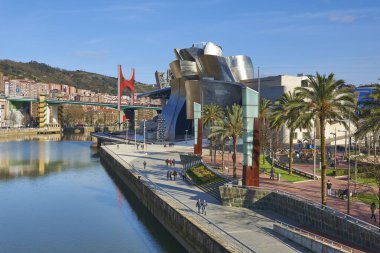 Nervion Nehri ve Guggenheim Müzesi, Bilbao, Biscay, Bask Ülkesi, Euskadi, Euskal Herria, İspanya, Avrupa.