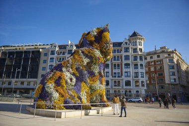 Jeff Koons tarafından Guggenheim Müzesi 'nde yapılan 03-22-2018, Kanadalı-Amerikalı mimar Frank Gehry tarafından tasarlanan ve İspanya' nın Bilbao kentinde yer alan modern ve çağdaş sanat müzesi..