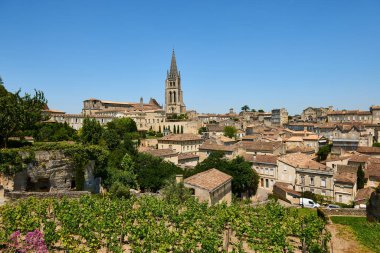 04-06-2015, Gironde bölgesindeki ünlü Saint Emilion kasabası, şarap bölgesi, Aquitaine, Fransa, Avrupa.