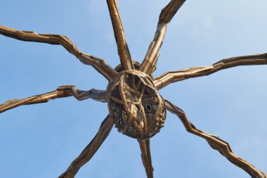 08-22-2017, Anne Örümcek heykeli ressam Louise Bourgeois tarafından Bilbao, Biscay, İspanya 'daki Guggenheim Müzesi önünde yapıldı.
