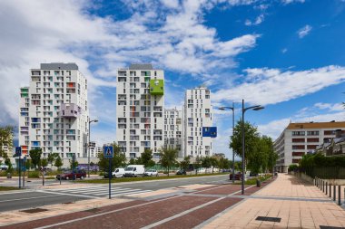 06-26-2017, Vitoria Gasteiz, Araba, Bask Ülkesi, Euskadi, İspanya 'daki modern binanın manzarası