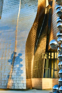 Büyük Ağaç ve Göz Guggenheim Müzesi Bilbao tarafından satın alınan Anish Kapoor 'un bir heykeli..