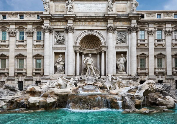 Ünlü Fontana Di Trevi 'nin ön görüntüsü, Roma, İtalya, Avrupa