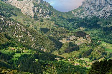 Urkiola doğal parkından Mugarra Dağı manzarası, Biscay, Bask Ülkesi, Euskadi, Euskal Herria, İspanya, Avrupa