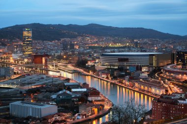 Nervion Nehri, Bilbao, Biscay, Bask Ülkesi, Euskadi, İspanya, Avrupa.