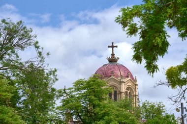 İspanya 'nın Guadalajara kentindeki Adoratrices parkında Sevillano Düşesi Duquesa de Sevillano' nun Panteonu