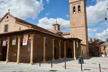 06-09-2023, kutsal hafta Nasıralılarının heykeli Guadalajara 'daki Santa Maria katedralinin yanında.