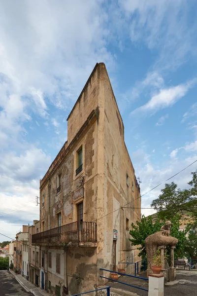 Carrer de Colera y la Fuente Ninots, Portbou, Alto Ampurdan, Gerona, Catalua, İspanya, Avrupa.