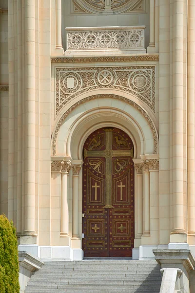 İspanya 'nın Guadalajara kentindeki Adoratrices parkında Sevillano Düşesi Duquesa de Sevillano' nun Panteonu