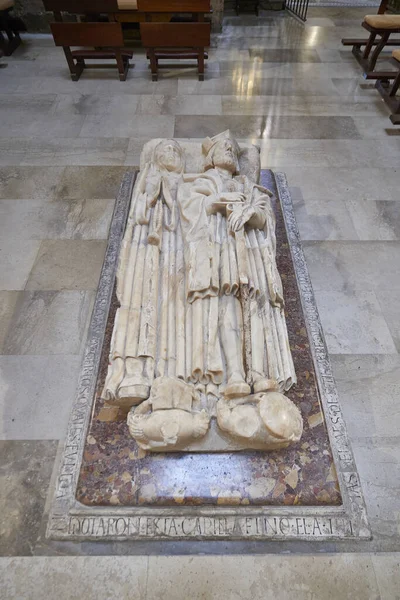 Juan Garca de Castro 'nun mezarı. Teresa de Mugica Kilisesi. San Gil, Burgos' taki İsa 'nın doğumu kilisesi.