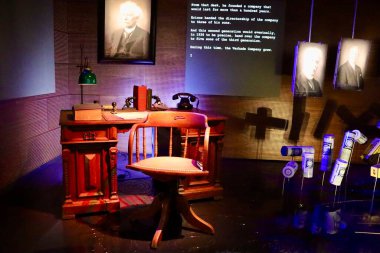 Kurucunun tarihi ofisi Zaandam Müzesi 'nde sergilendi. Duvarda portresi vardı..