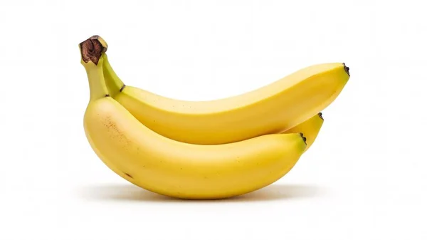 Stüdyo çekimlerinde taze, olgun, sarı muz kümelerini yakın çekim yapın. Sağlıklı organik tropikal meyve kolay kesim için temiz beyaz bir zemin üzerinde izole.