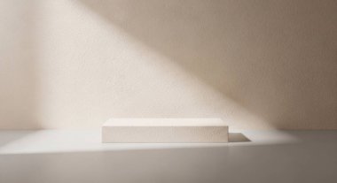 Yumuşak odaklı minimalist iç mekan, doğal ışıkla yıkanmış beyaz bir kaide platformu içeriyor..