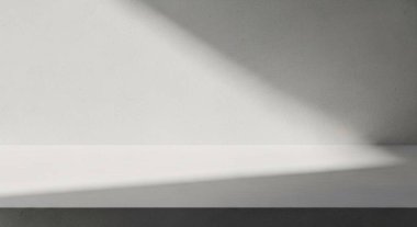 Temiz çizgiler, yumuşak gölgeler ve açısal düzlemler içeren gri ölçekli soyut bir kompozisyon tasarım ve editörel kullanım için uygun sakin bir geometrik motif oluşturur.