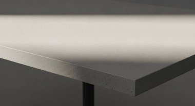 Geometri ve tonları vurgulayan minimalist bir iç mekanda mimari çizgilerin ve gölgelerin kesişiminin soyut biçimde yakınlaştırılması