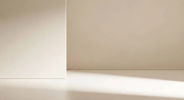 Parlak bir köşe, yumuşak gölgeler ve temiz bej yüzeyli minimal bir iç mekan..