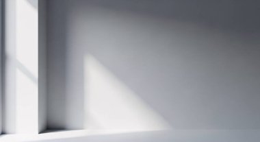 Sessiz minimalist iç mekan yumuşak pencere ışığıyla yıkanmış sakin gölgeler ve soyut geometri yaratıyor..