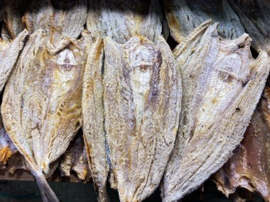 Asya pazarında kurutulmuş balığın otantik tadını keşfedin. Mutfak projeleri, kültürel içgörüler ya da eşsiz gıda koruma programları için mükemmel..