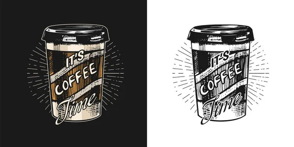 Logotipo e emblema da cafeteria. Uma taça de bebida. Latte ou cappuccino ou café expresso. Emblema retrô vintage. Desenho à mão esboço gravado. Modelos para t-shirts, tipografias ou tabuletas. —  Vetores de Stock