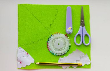 Yeşil dans eden Noel ağacı, zanaat, oyuncak, kesilecek parçalar