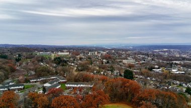 Truva, New York 'un hava aracı görüntüsü, şehrin bazı yerlerini ve RPI kampüsünü gösteriyor. 
