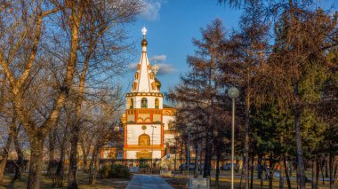 Epifani Katedrali. Güzel bir mimari yapı. Göze hoş geliyor. Eski çağlardan kalma Sibirya 'da korunmuş.