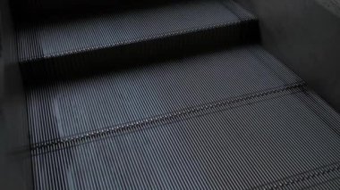 Kirli Yürüyen Merdivenler Üst Açı Görünümü - Tırabzan Görünmez