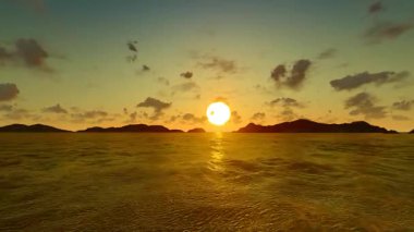 Güneşin sabah denizden yükselişinin hızlandırılmış fotoğrafı