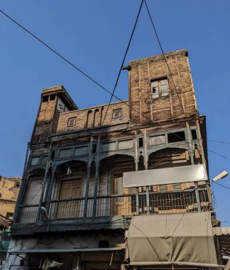 PAKISTAN ŞEHRİ 24 DEC Tarım Tarihi tuğla tuğla bina geleneksel ahşap balkon