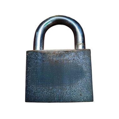 Krom prangalı katı ağır çelik asma kilit beyaz arka plan fotoğrafında izole edilmiş.