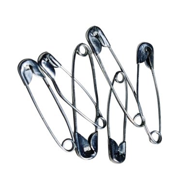 Gümüş metalik emniyet pimleri beyaz arkaplan