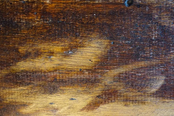 Yıpranmış koyu ahşap kalaslara yakın çekim, zengin tahıllar, çizikler ve tasarım ve arka plan kullanımı için doğal kusurlar..