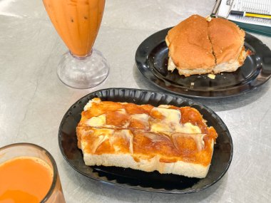 Jambatan Barelang, ikonik kablo modern tasarım ve manzara ile adaları birbirine bağlayan Batam, Endonezya 'da köprü olarak kaldı..