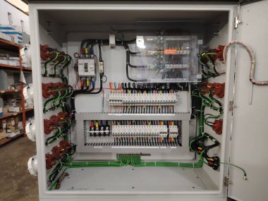 Minyatür Devre Kesicili Özel Endüstriyel Elektrik Alt- Santral İç Görünümü.