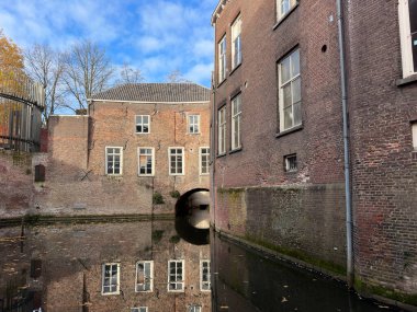 Waterpoort, Bossche şehir duvarının 13. yüzyıldan kalan az sayıdaki kalıntısından biridir..