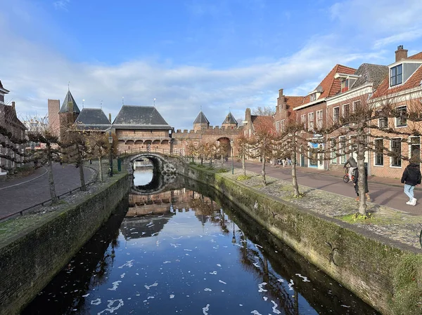 İkonik Koppelpoort, Amersfoort 'ta bir ortaçağ kapısı ve Hollands Central City' de tarihi bir dönüm noktasıdır.