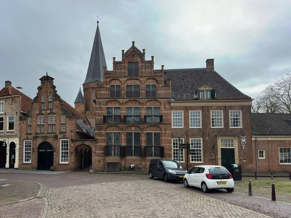 Hollanda, Zutphen 'deki Zaadmarkt Meydanı' nda müzenin tarihi cepheleri Dat Bolwerck ve Drogenap Kulesi.