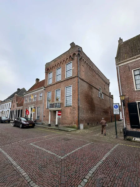 Hollanda, Elburg 'da sakin bir kaldırım taşı caddesinde, Arent Arent toe Boecophuis ve Ulusal Organ Müzesi..