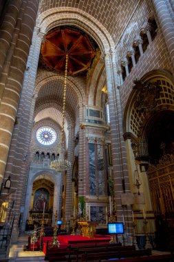 Portekiz 'deki Evora Katedrali' nin içinde..