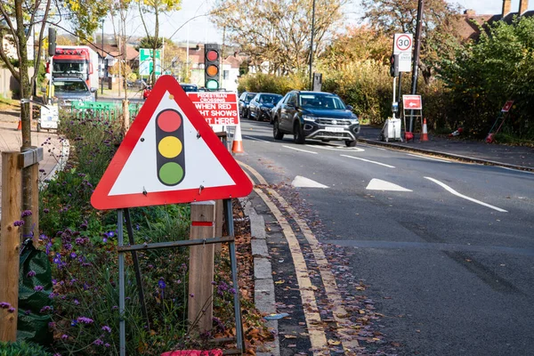 Lea Nehri 'nden Boyalı Boru Kapağı Galler Prensi tarafından evlat edinildi.