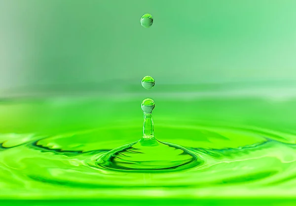 Vackra Och Färgglada Vattendroppar Liv — Stockfoto