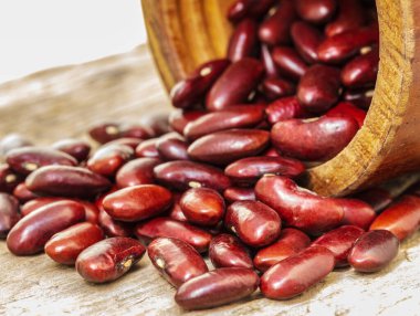 Beyaz arka planda güzel kırmızı fasulye fotoğrafları..