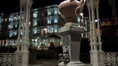 Karlovy Vary Tarihi Spa Kasabası Avrupa Şehir Gecesi Görüntüleri