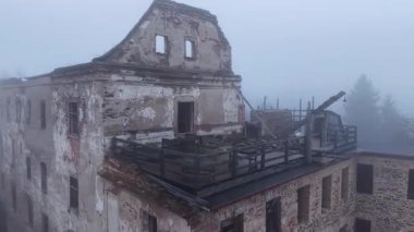 Ürkütücü Sis Manzarasında Hartenberg Şatosu Hartenberg Mahvoldu