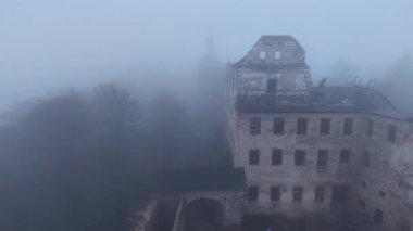 Ürkütücü Sis Manzarasında Hartenberg Şatosu Hartenberg Mahvoldu
