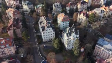 Çek Cumhuriyeti 'nde Tarihi Spa Kasabası Karlovy Vary' nin Hava Görüntüsü