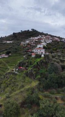 Portekiz, Douro bölgesindeki Yeşil Tepe 'deki evler