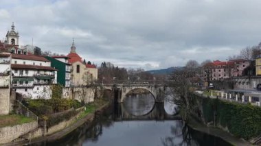 Portekiz, Amarante 'deki eski taş köprü.