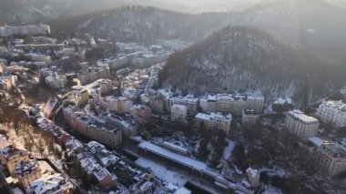 Çek Cumhuriyeti, Karlovy Vary Üzerine Gün Batımı Hava Görüntüsü